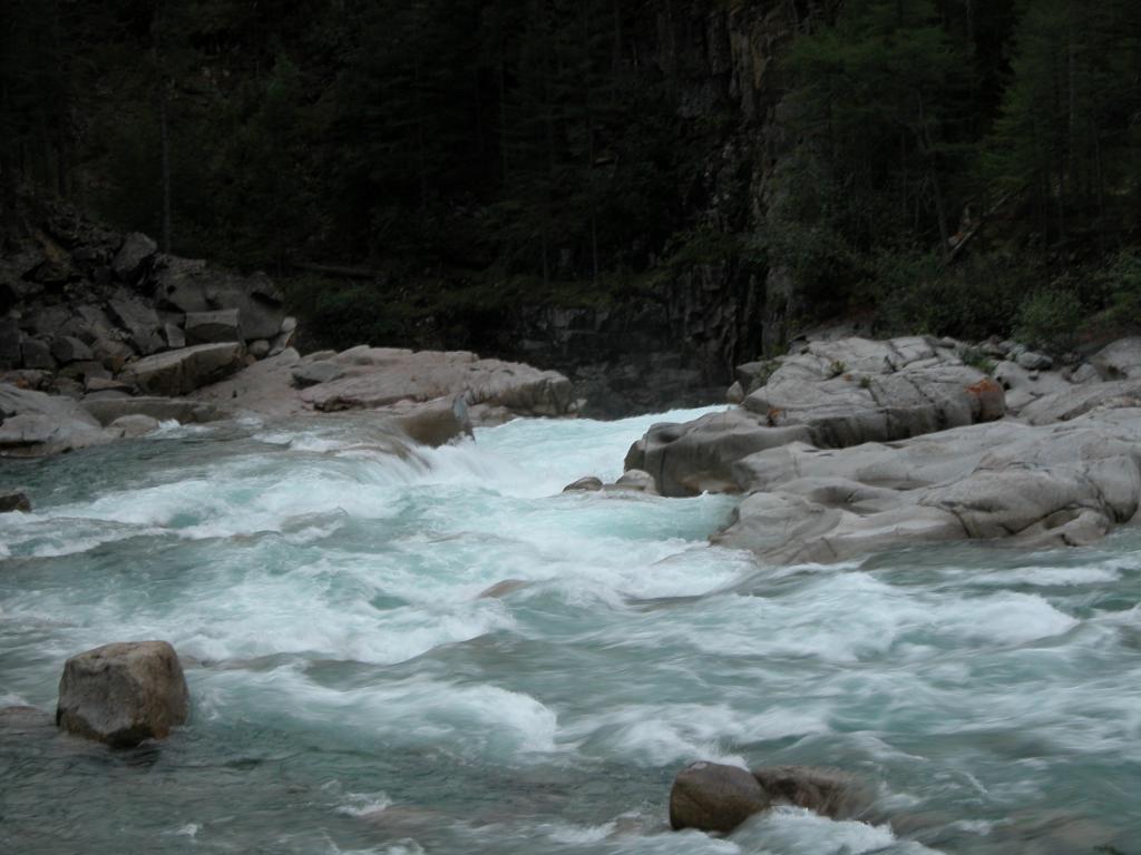 Апсат, уходящий в водопад